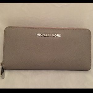 Michael Kors Jet Set Wallet. Perfect condition